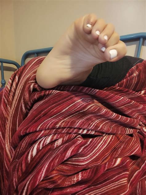 She was so hot I had to take some candid shots although her hubby was around, I hope he appreciates his treasure and takes care of it daily. . Sexy latina soles